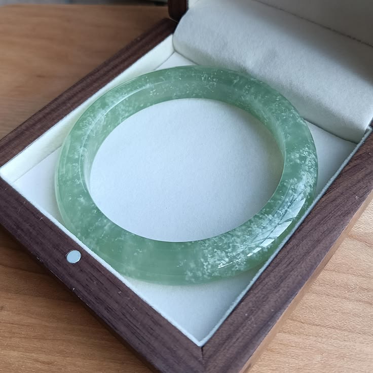 jade bracelet