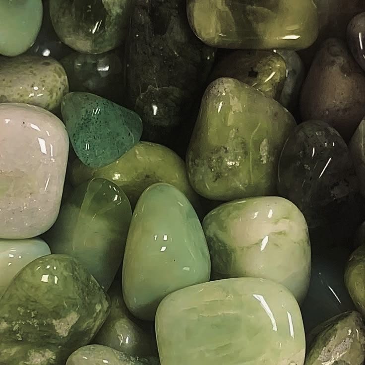 Pure green jade stone