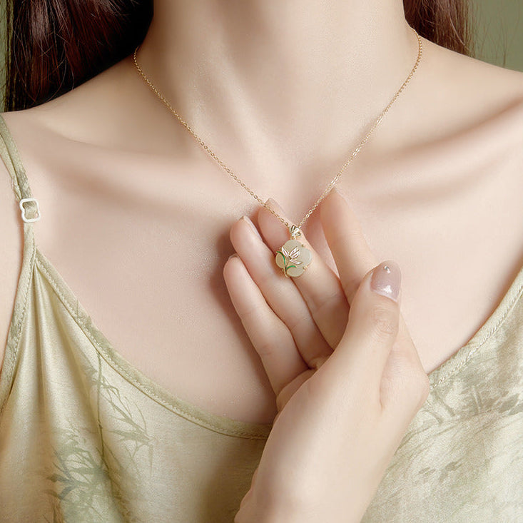 Serendipity — Light Green Jade Clover Pendant Necklace