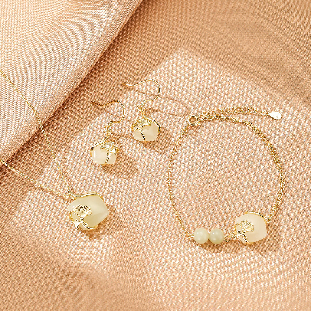 Jade Necklace – Heart Awakening, Gold Plated Silver