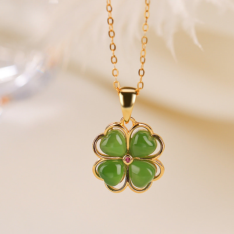 Jade Clover Necklace – Nature's Radiance, Silver