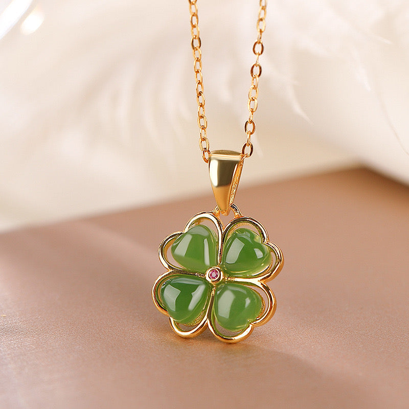 Jade Clover Necklace – Nature's Radiance, Silver