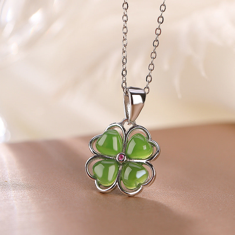 Jade Clover Necklace – Nature's Radiance, Silver