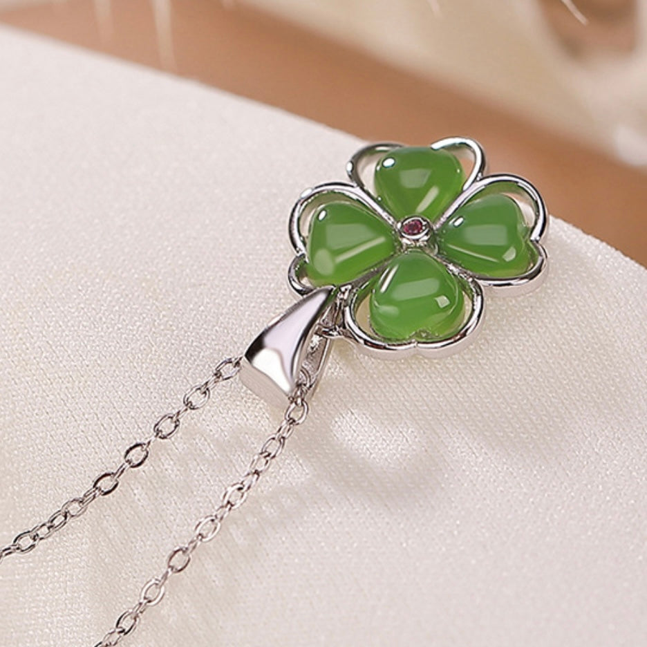 Jade Clover Necklace – Nature's Radiance, Silver