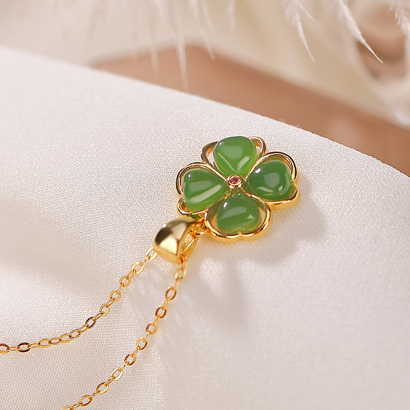 Jade Clover Necklace – Nature's Radiance, Silver